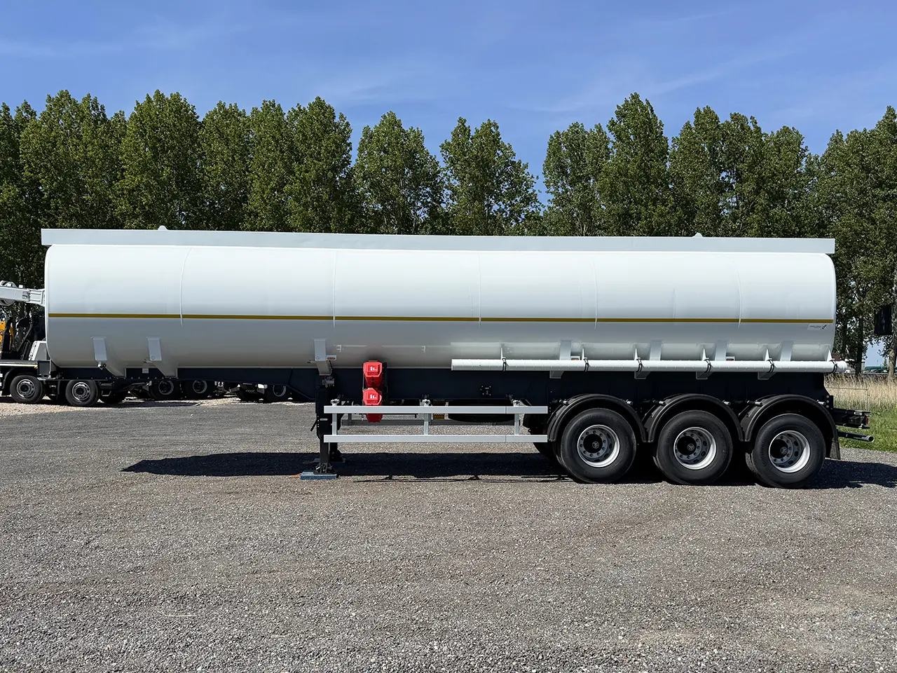 Lindner-Fischer TSA 40 SD Fuel Tank Trailer 3-Axle 5
