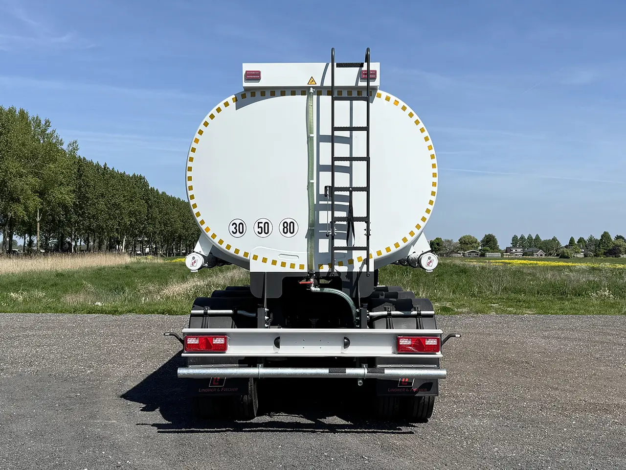 Lindner-Fischer TSA 40 SD 3-Axle Fuel Tank Trailer 7
