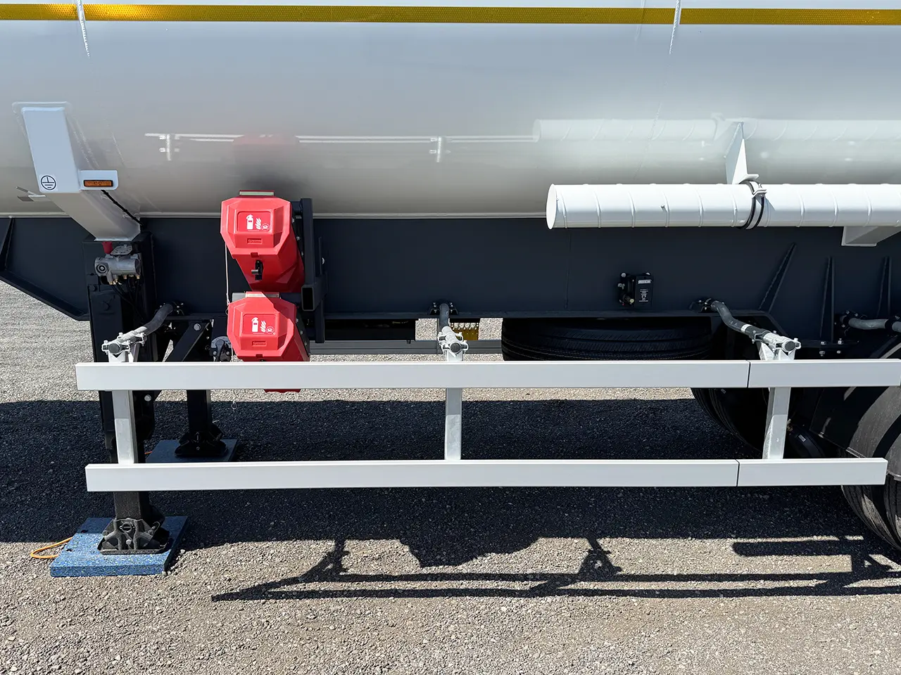 Lindner-Fischer TSA 40 SD Fuel Tank Trailer 3-Axle 9