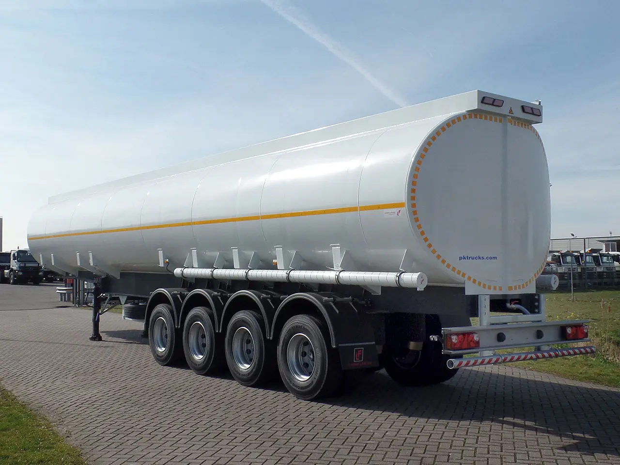 Lindner-Fischer TSA 60 SD 4-Axle Fuel Tank Trailer 3