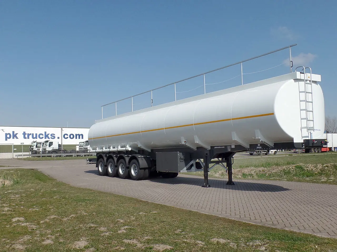 Lindner-Fischer TSA 60 SD 4-Axle Fuel Tank Trailer 4