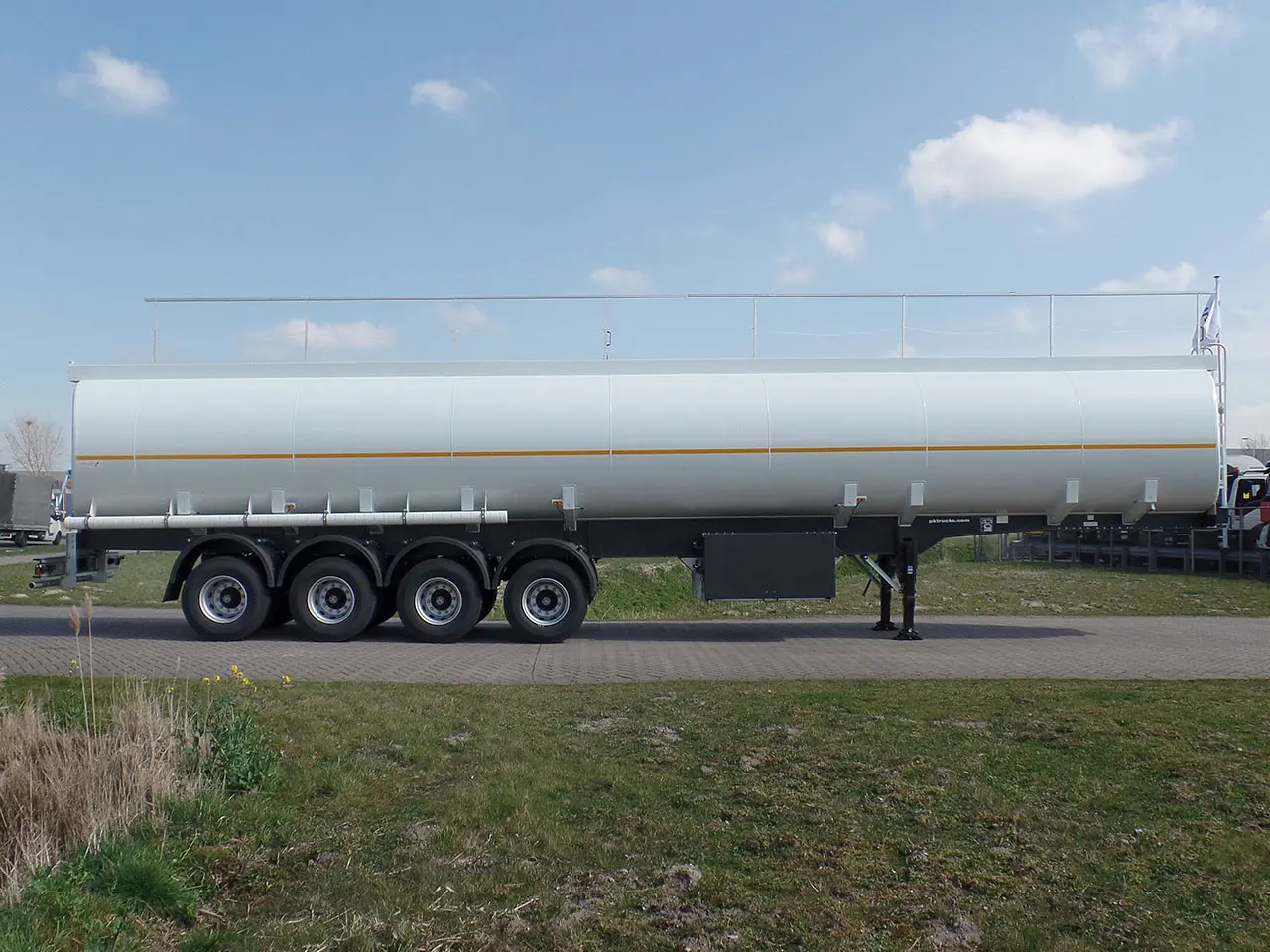 Lindner-Fischer TSA 60 SD 4-Axle Fuel Tank Trailer 5