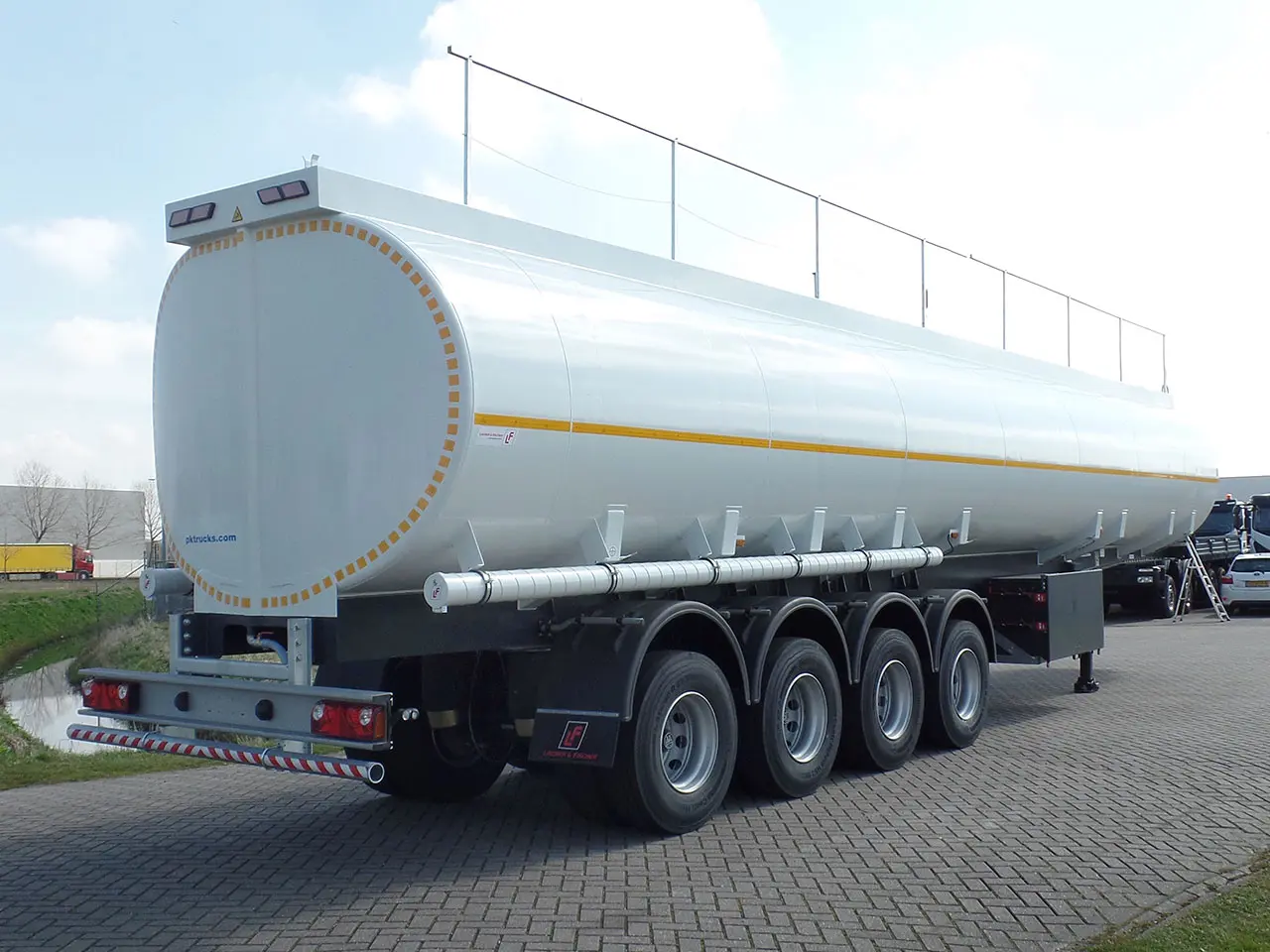 Lindner-Fischer TSA 60 SD 4-Axle Fuel Tank Trailer 6