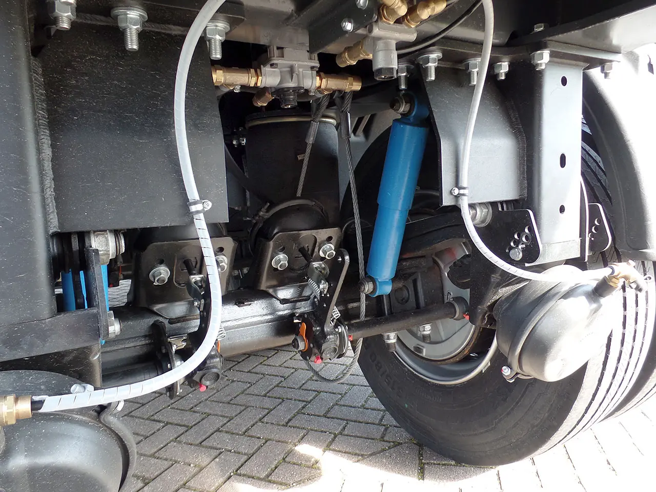 Lindner-Fischer TSA 60 SD 4-Axle Fuel Tank Trailer 11