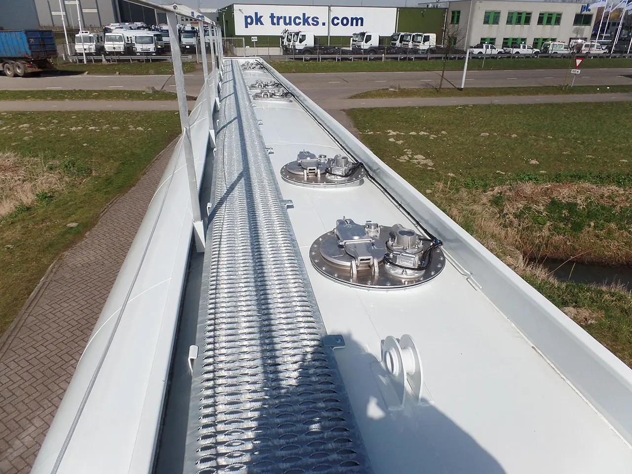 Lindner-Fischer TSA 60 SD 4-Axle Fuel Tank Trailer 15