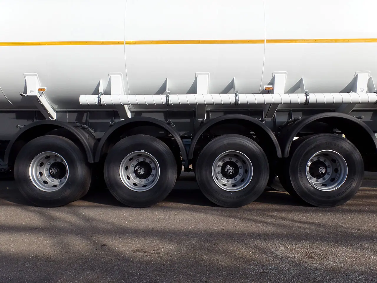 Lindner-Fischer TSA 60 SD 4-Axle Fuel Tank Trailer 16