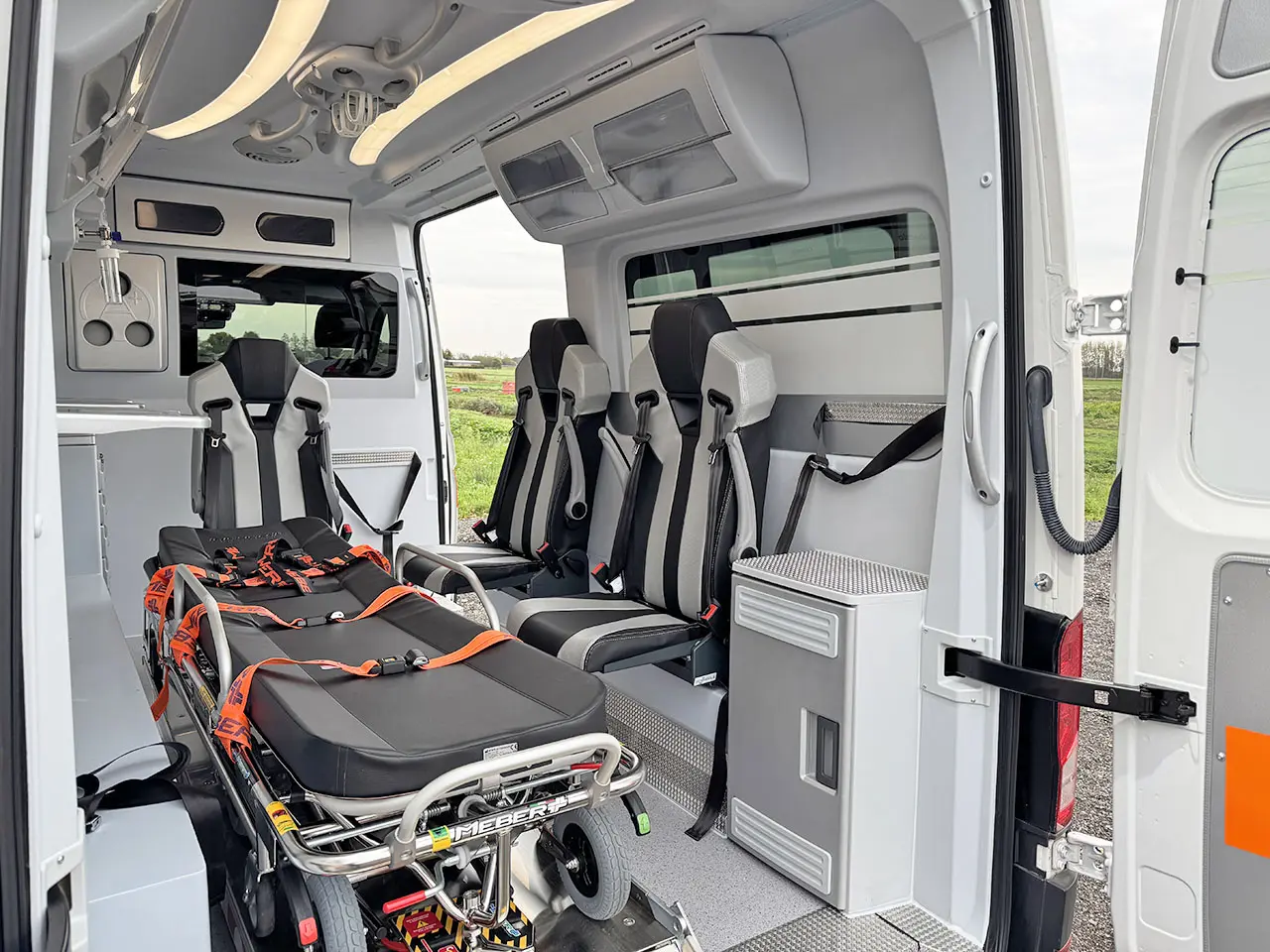 MAN TGE 3.180 QTX-M Ambulance Van 4x2 18