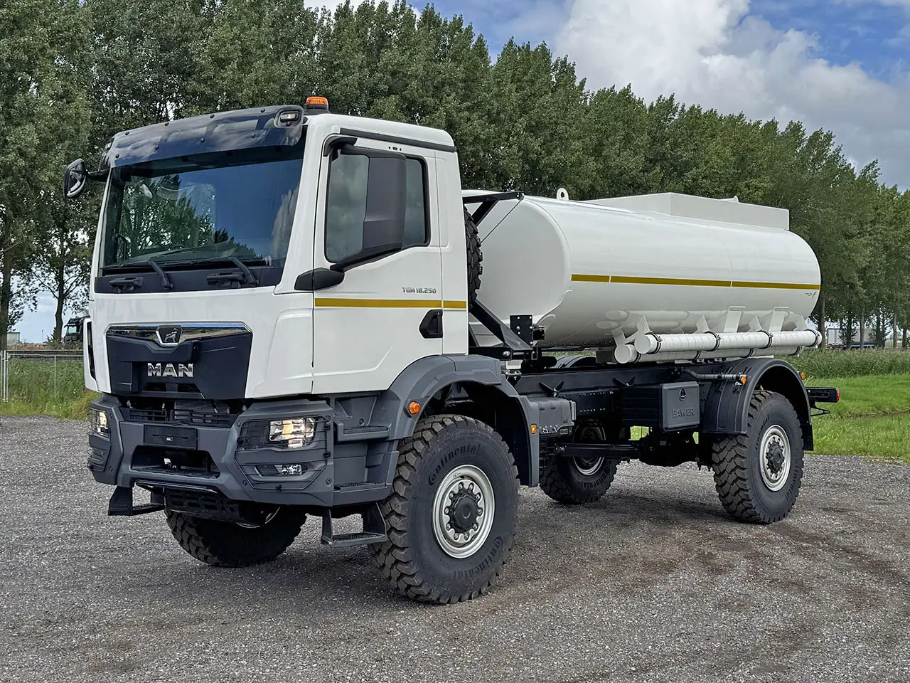 MAN TGM 18.250 BB Camion citerne à carburant 4x4