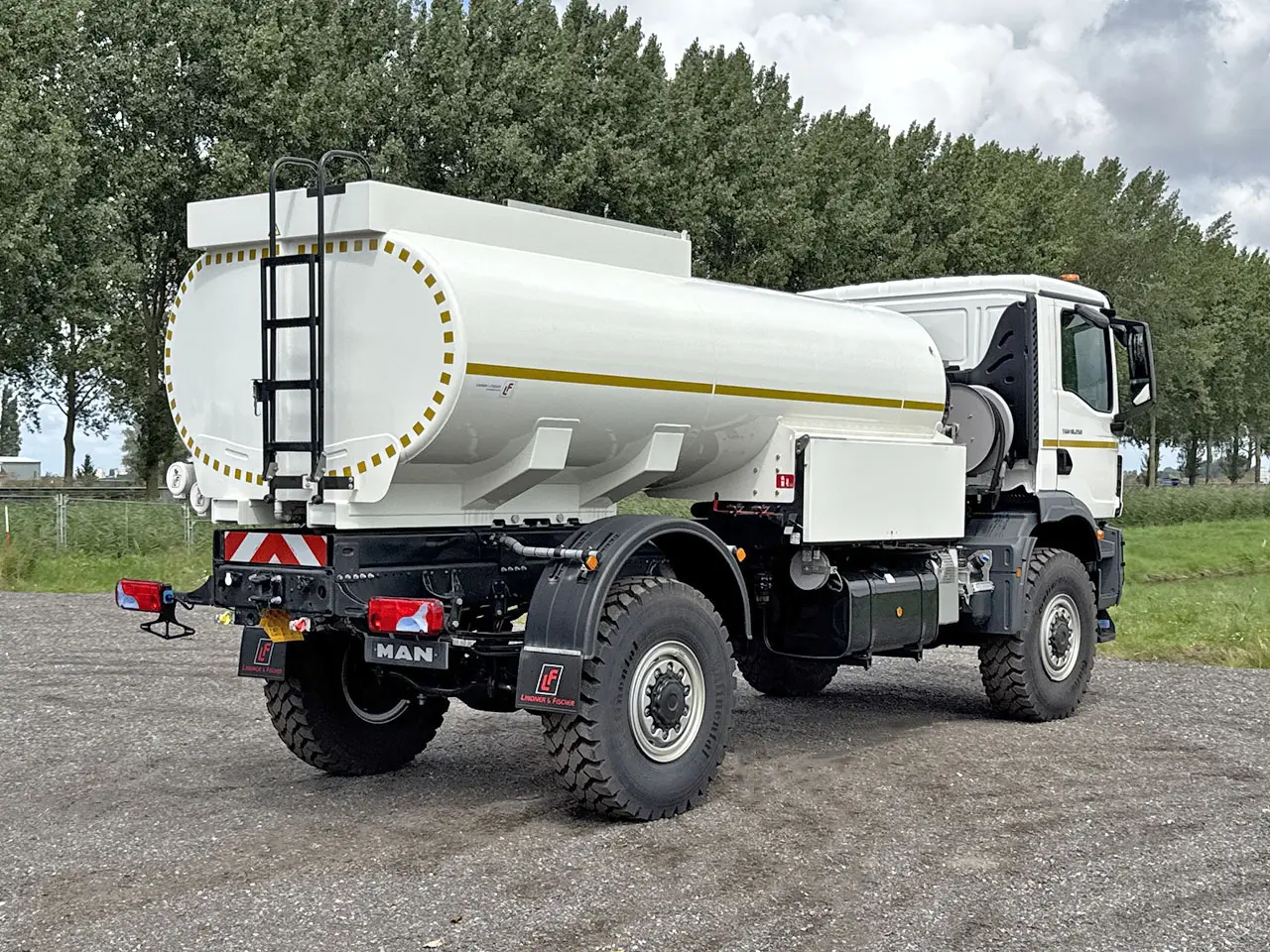 MAN TGM 18.250 BB 4x4 Camion citerne à carburant 2