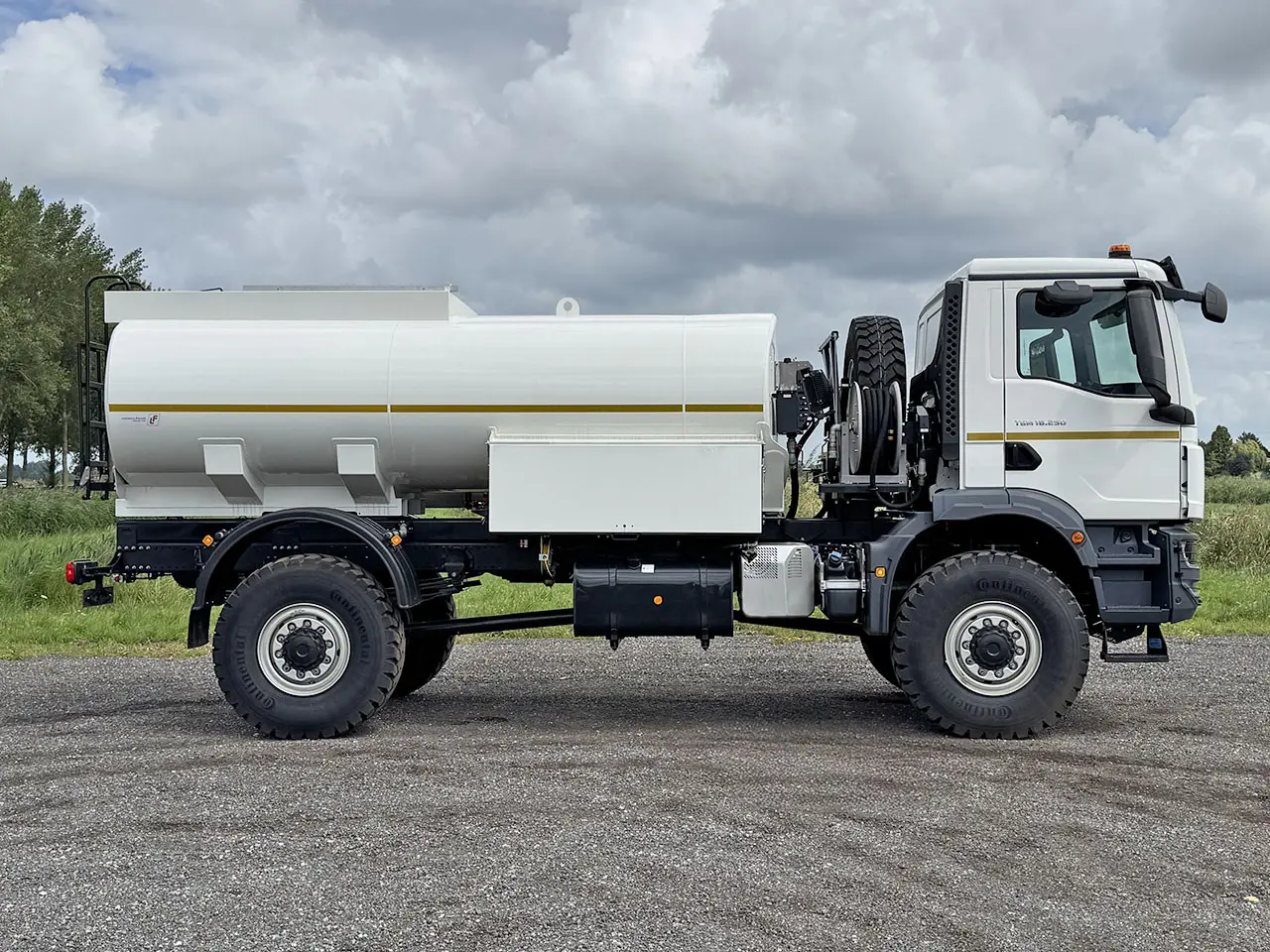 MAN TGM 18.250 BB Camion citerne à carburant 4x4 5