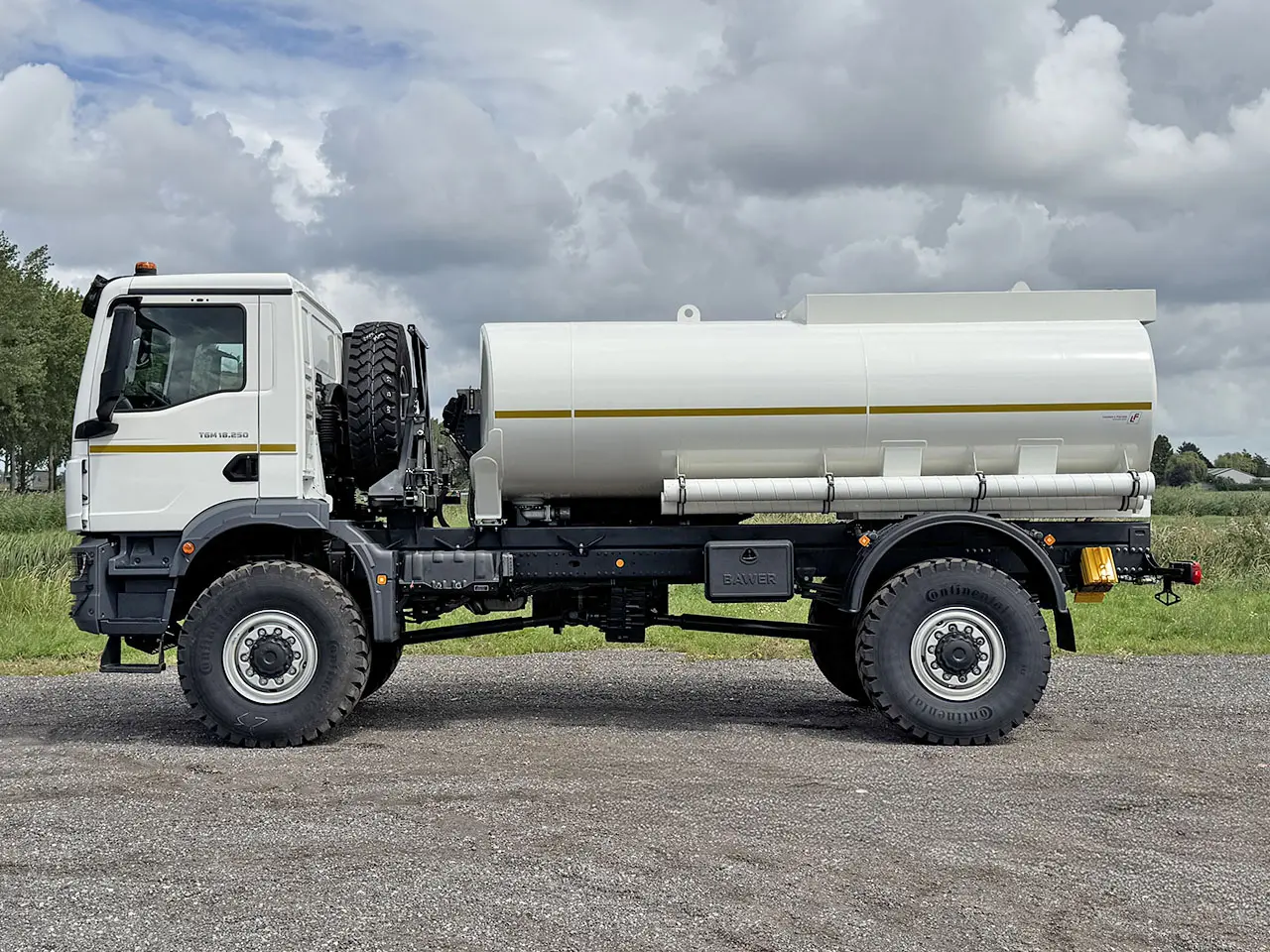 MAN TGM 18.250 BB Camion citerne à carburant 4x4 7