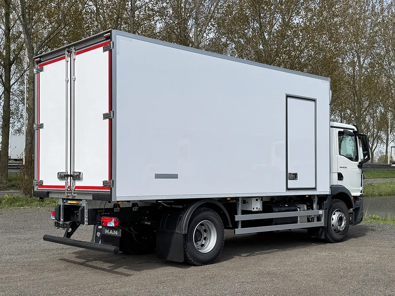 MAN TGM 18.250 BB CH Refrigerated Box Truck 4x2 2