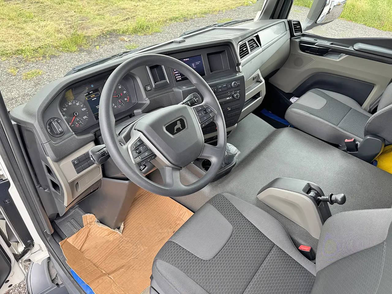 MAN TGM 18.250 BB CH 4x4 Crane Truck