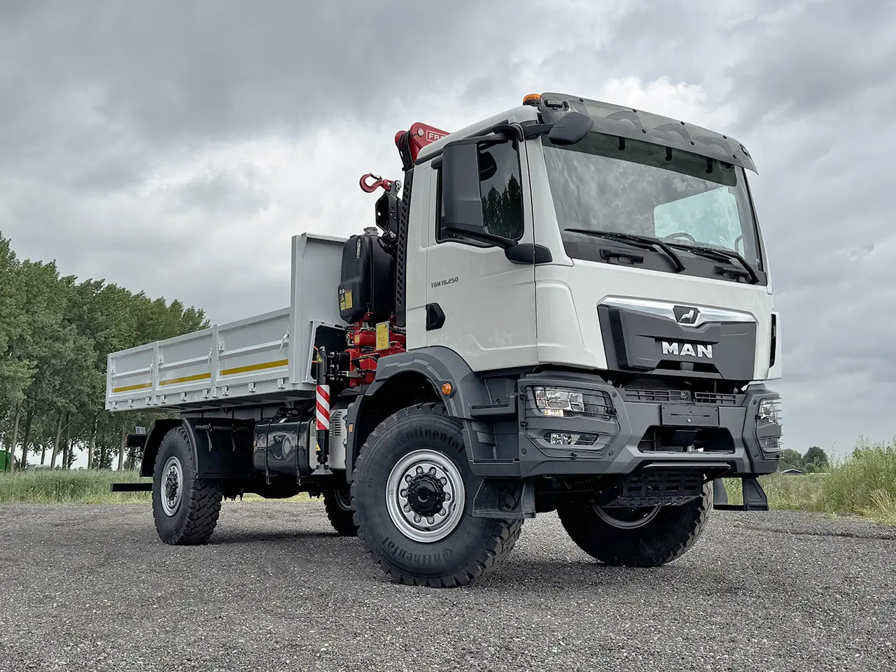 MAN TGM 18.250 BB CH Camion grue 4x4 4