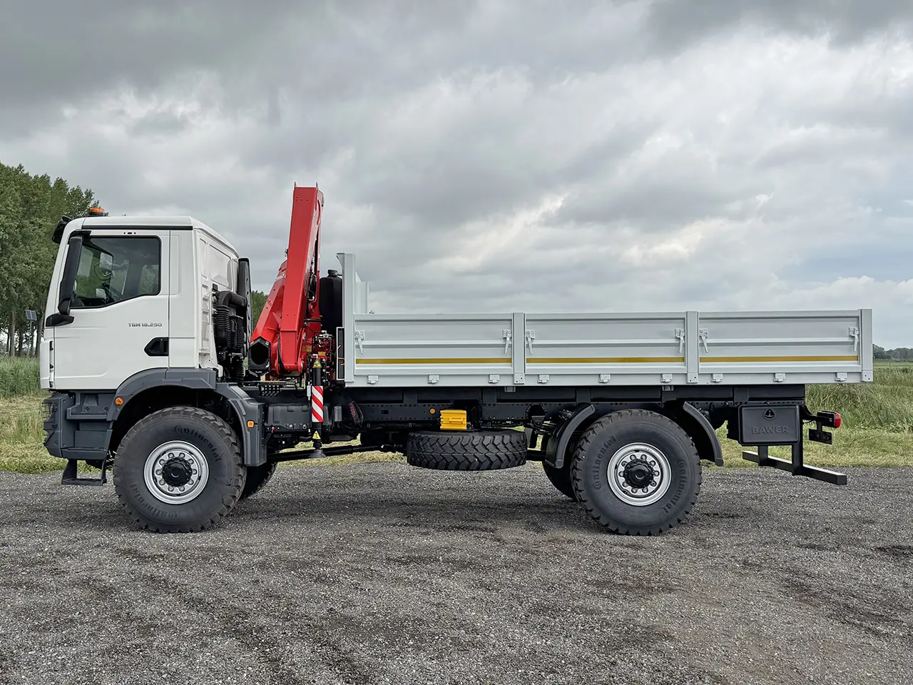 MAN TGM 18.250 BB CH Camion grue 4x4 7