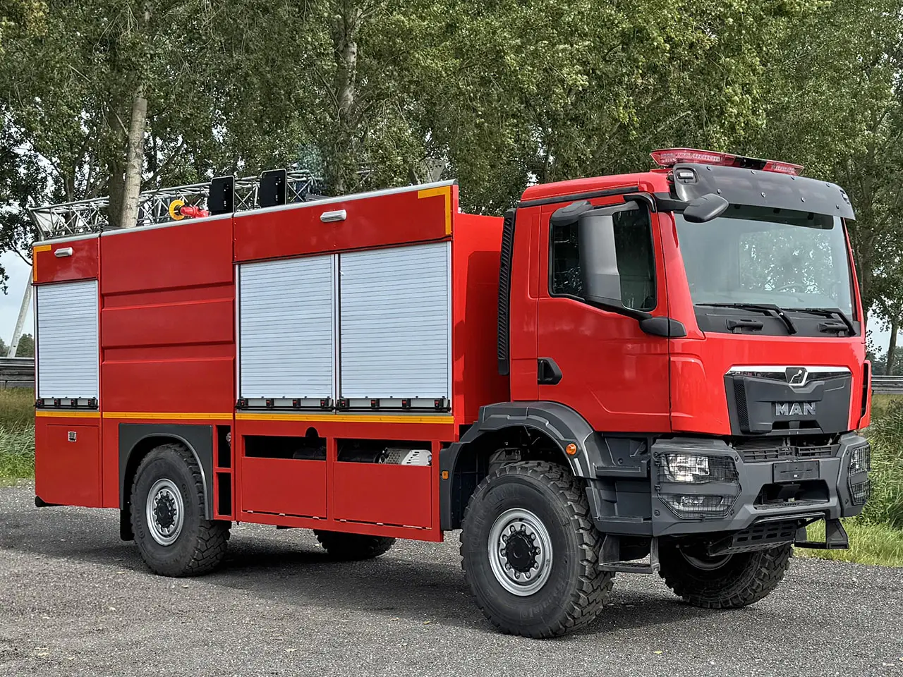 MAN TGM 18.250 BB CH Camion de pompiers 4x4 8