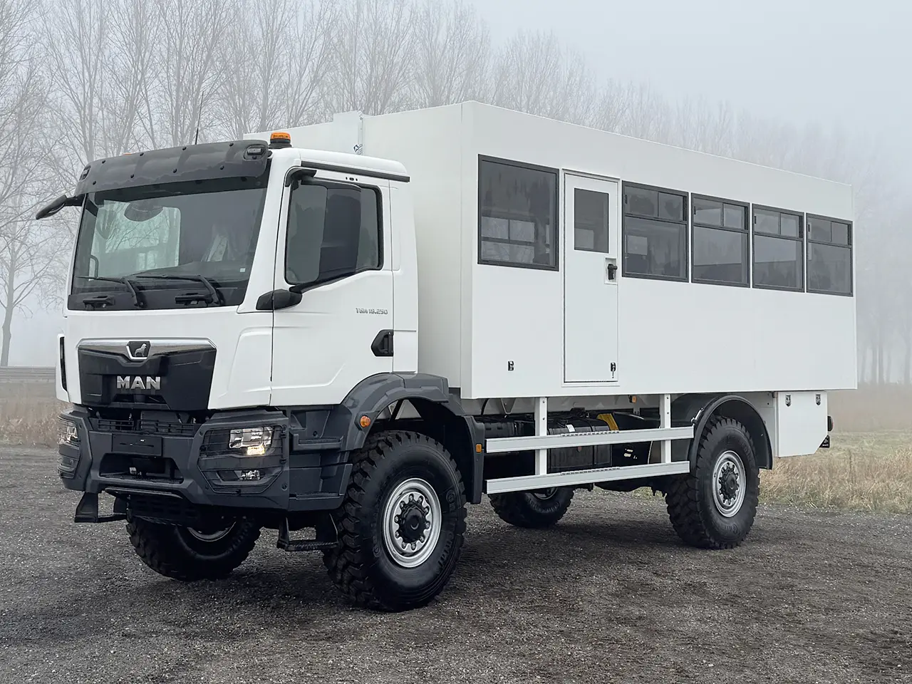 MAN TGM 18.250 BB CH Midi bus 4x4