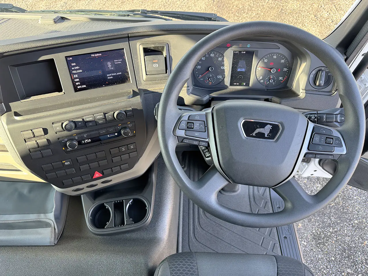 MAN TGM 26.320 BB CH Chassis Cabin 6x4 10