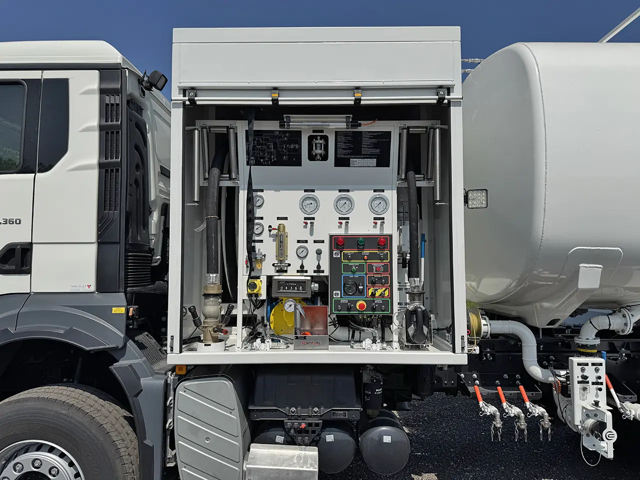 MAN TGS 33.360 BB CH Camion citerne à carburant pour l'aviation 6x4 16