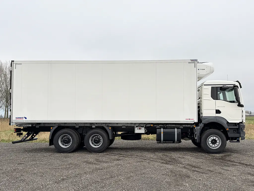 MAN TGS 33.360 BB CH 6x4 Refrigerated Box Truck 5