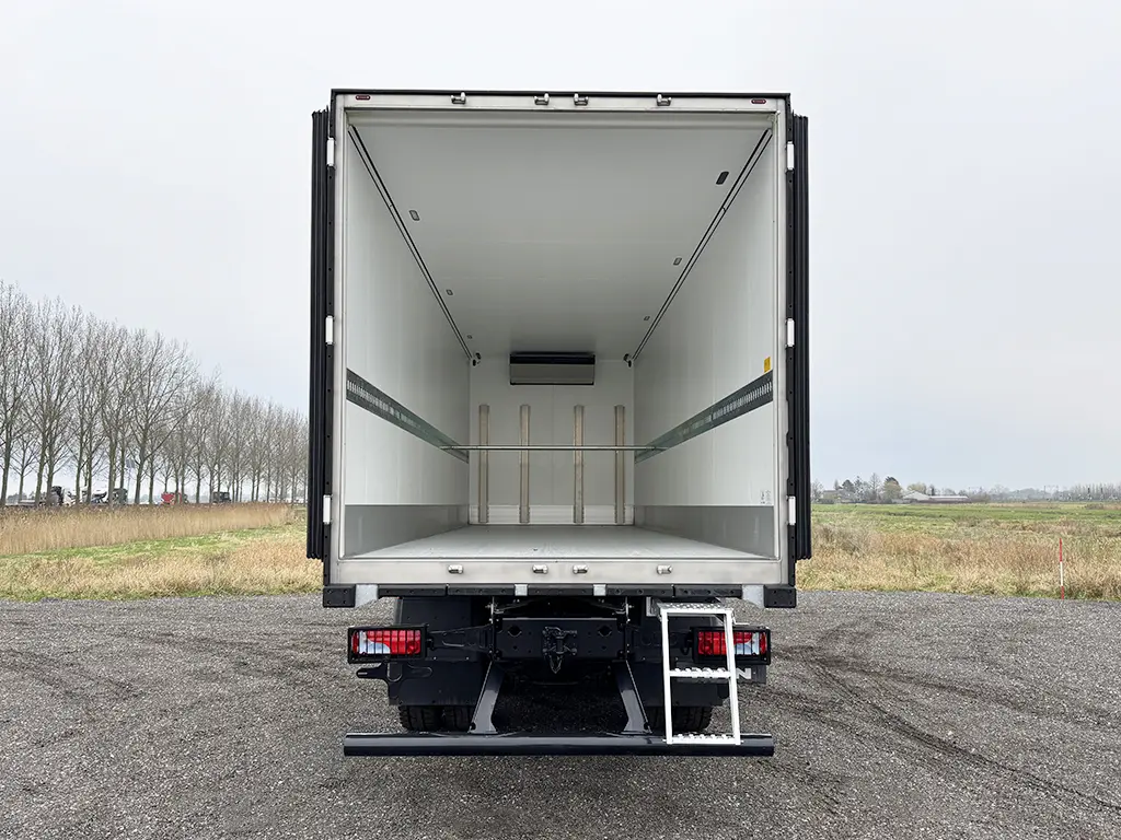 MAN TGS 33.360 BB CH 6x4 Refrigerated Box Truck 11