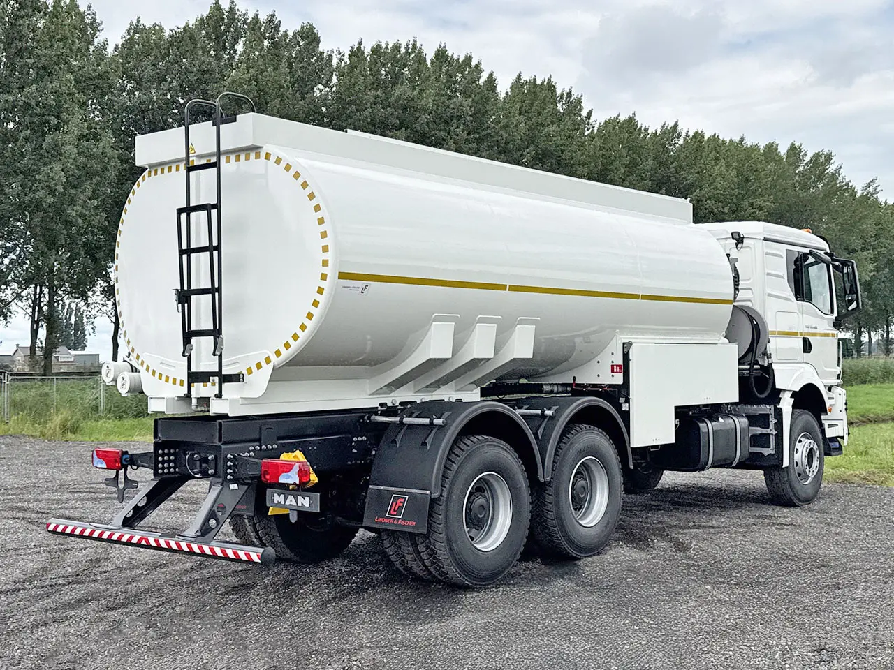 MAN TGS 33.400 BB CH 6x4 Fuel Tank Truck 2