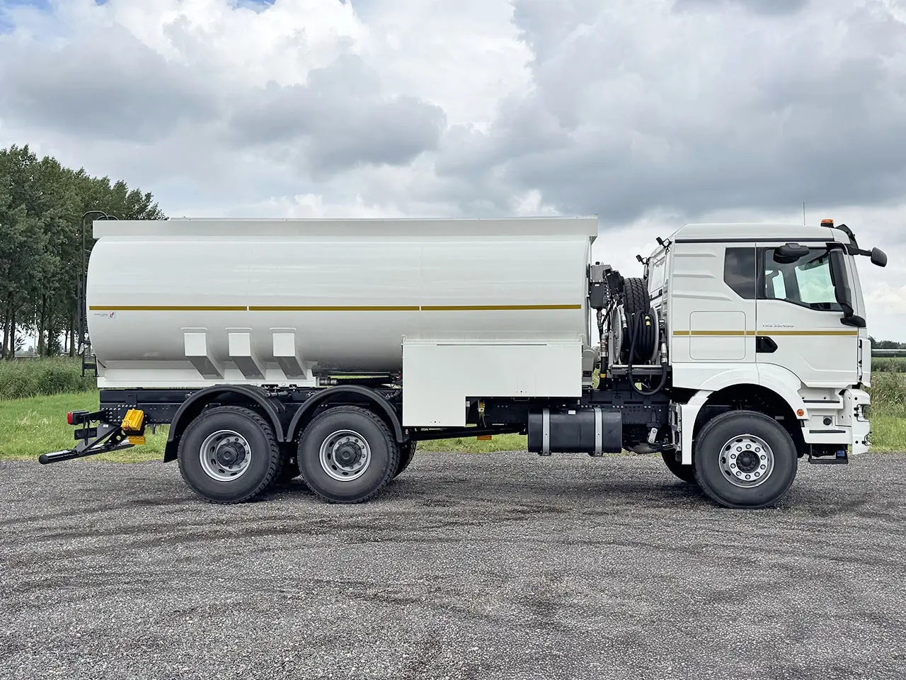 MAN TGS 33.400 BB CH Camion citerne à carburant 6x4 5