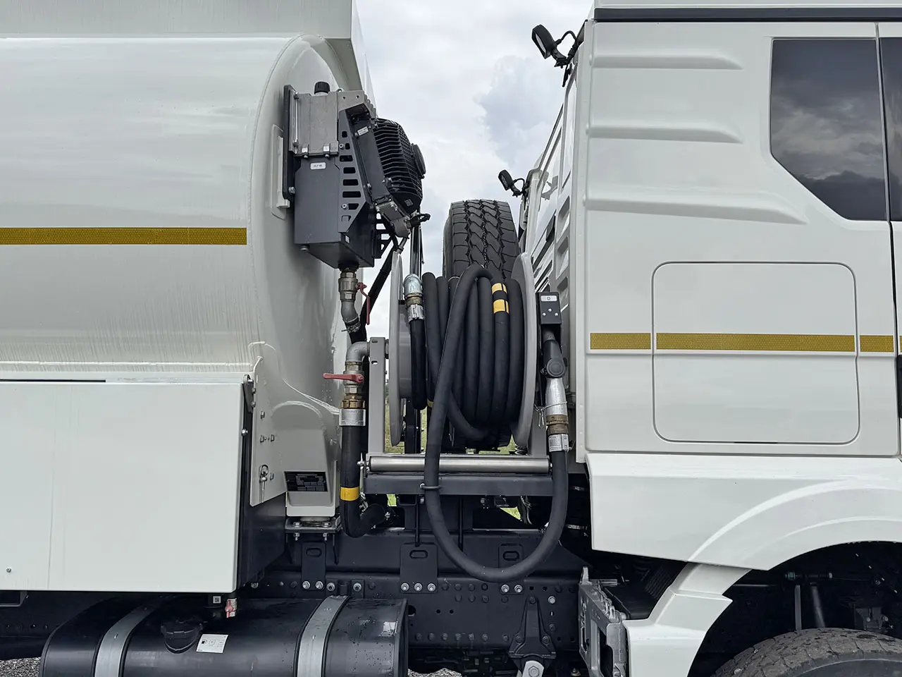 MAN TGS 33.400 BB CH Camion citerne à carburant 6x4 14
