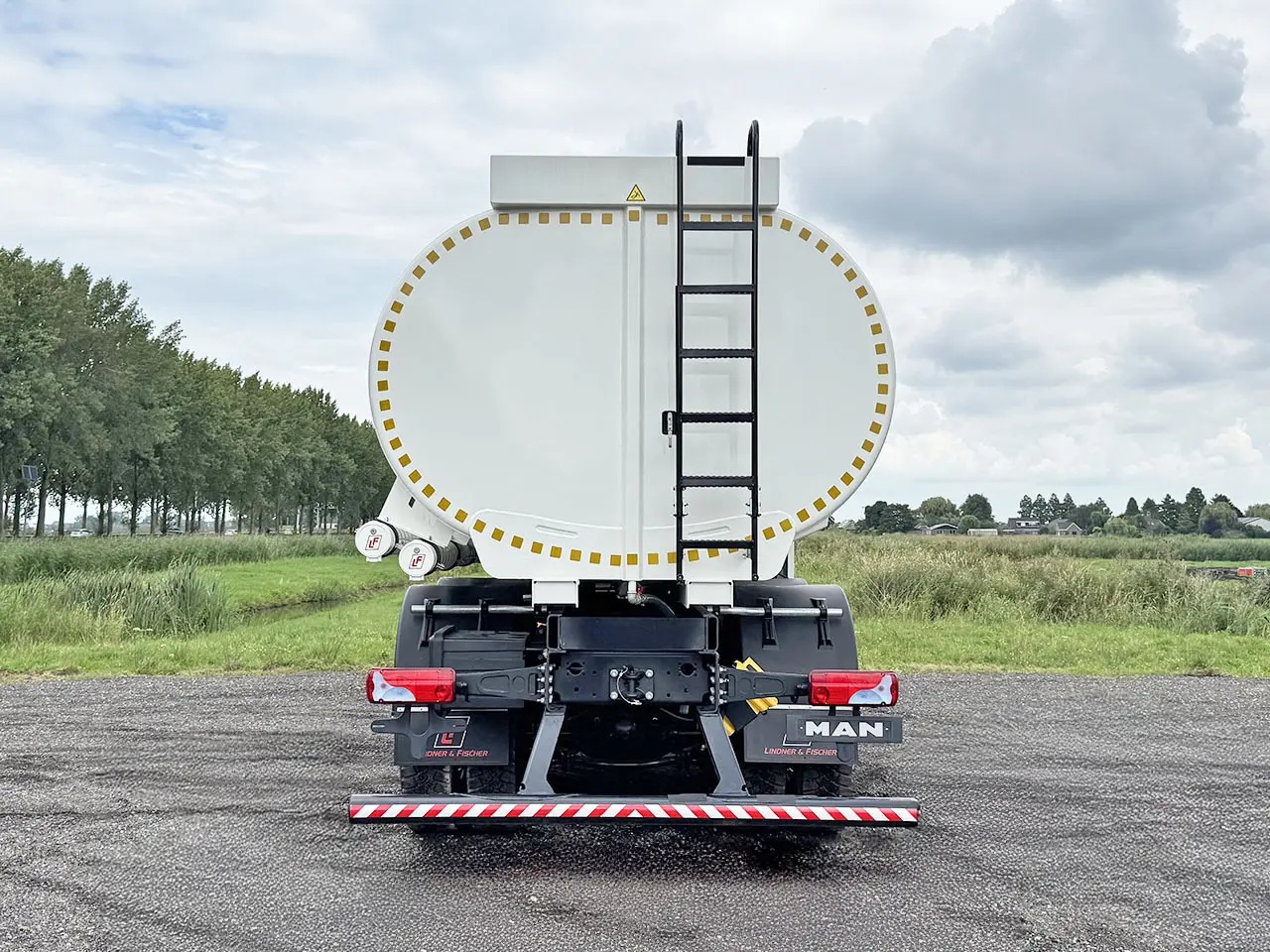 MAN TGS 33.400 BB CH Camion citerne à carburant 6x4 16