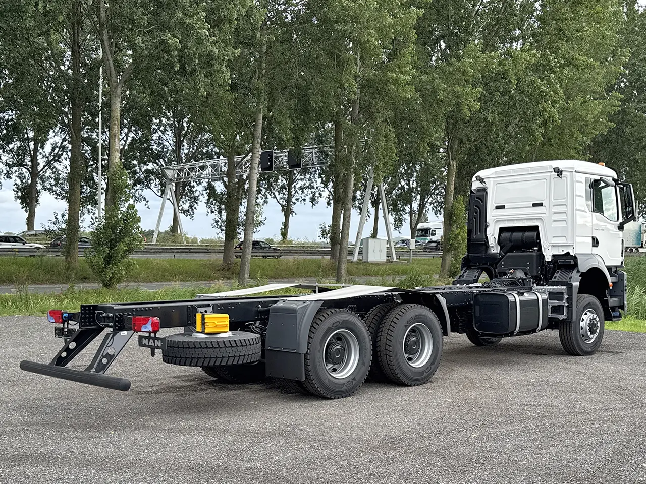 MAN TGS 33.400 BB CH Chassis Cabin 6x6 2