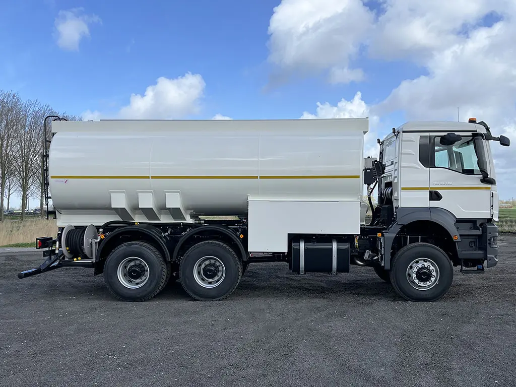 MAN TGS 33.400 BB CH Camion citerne à carburant 6x6 5