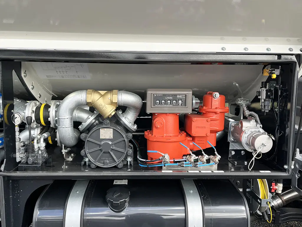 MAN TGS 33.400 BB CH Camion citerne à carburant 6x6 15