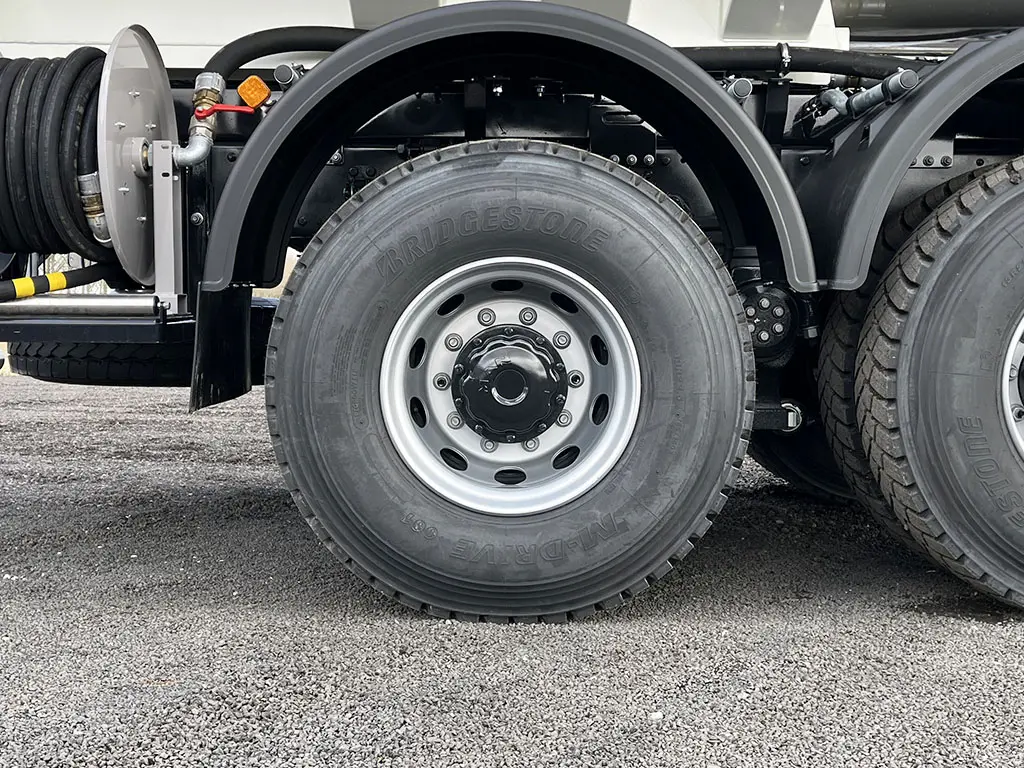 MAN TGS 33.400 BB CH Camion citerne à carburant 6x6 17