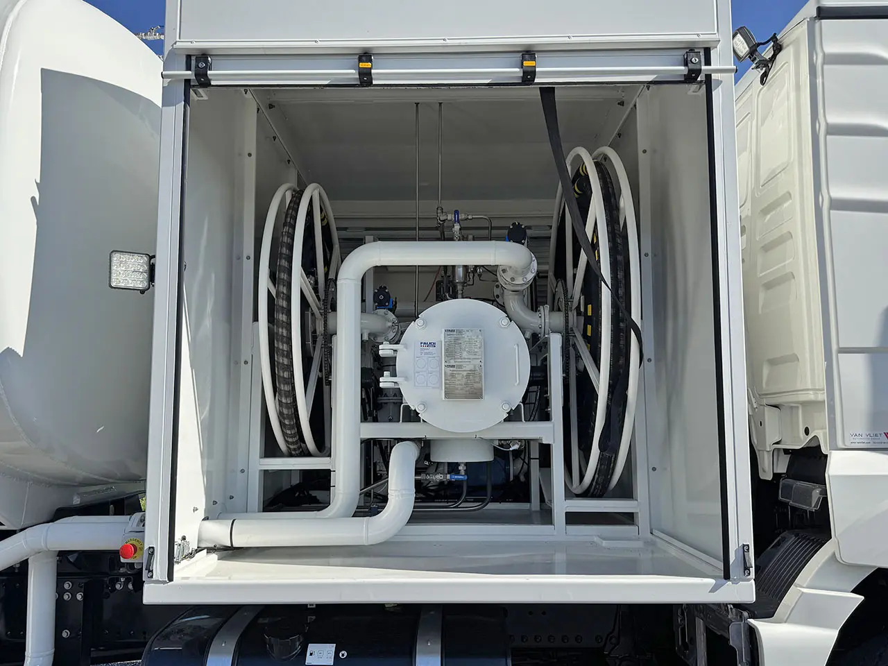 MAN TGS 33.400 BB CH ADR Camion citerne à carburant pour l'aviation 6x4 13