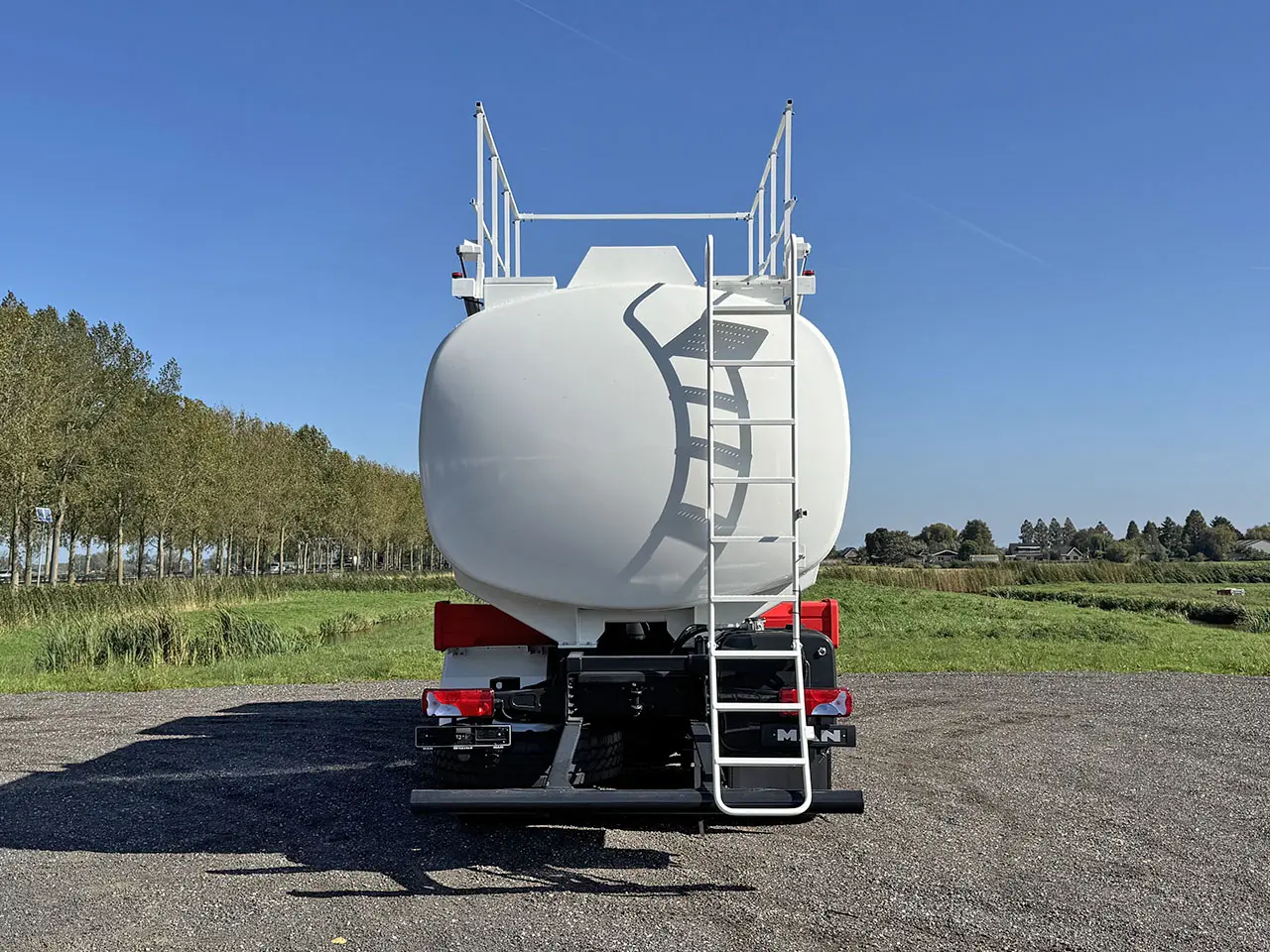 MAN TGS 33.400 BB CH ADR Camion citerne à carburant pour l'aviation 6x4 19