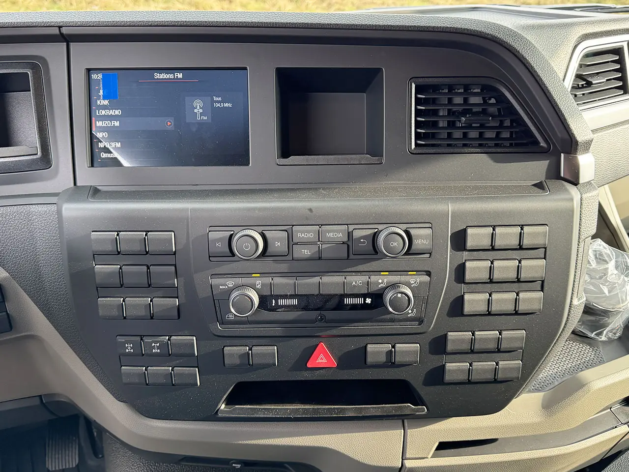 MAN TGS 33.440 BB SA 6x4 Tractor Head 12