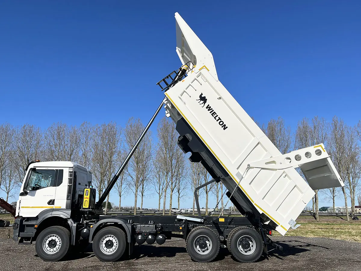MAN TGS 41.400 BB CH 8x4 Tipper Truck 13