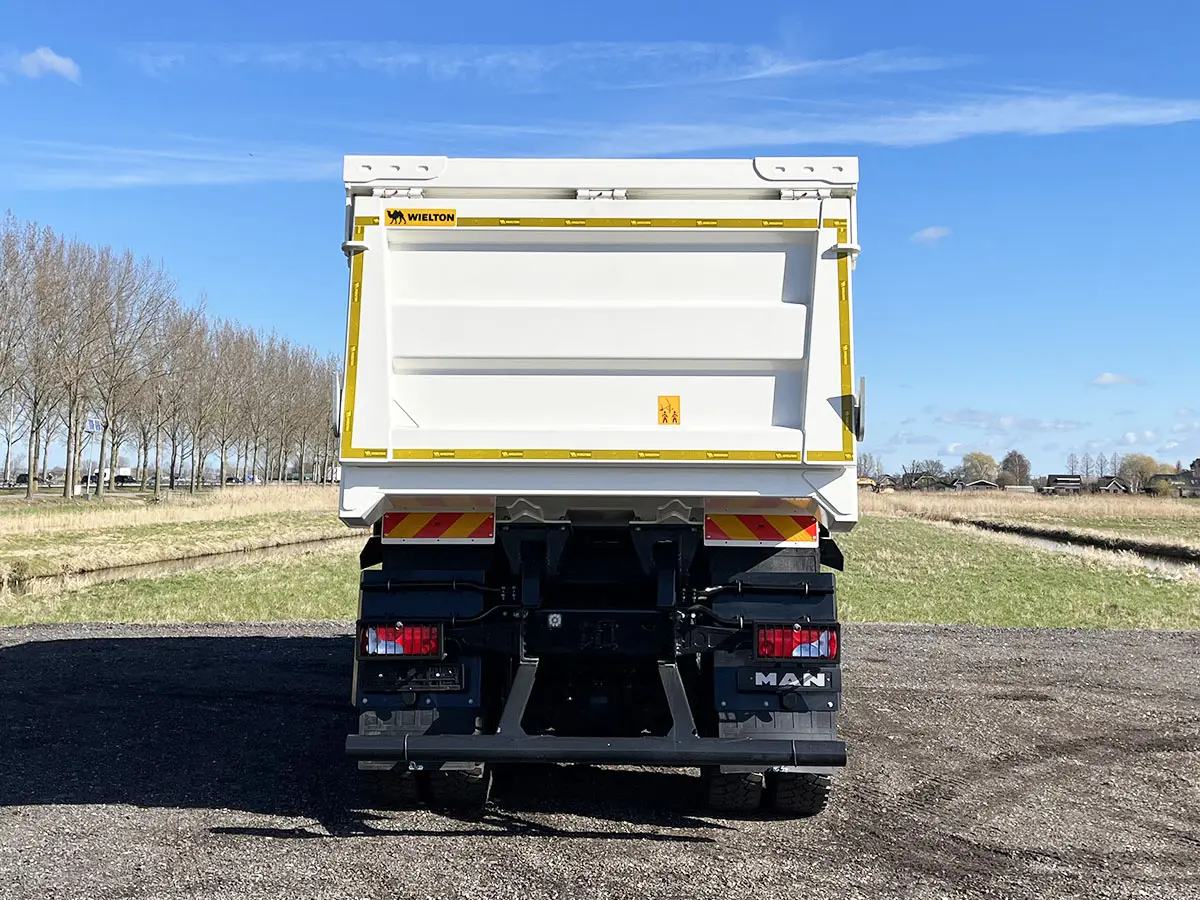MAN TGS 41.400 BB CH 8x4 Tipper Truck 16