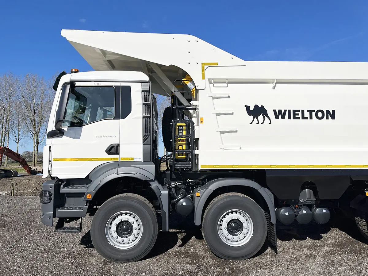 MAN TGS 41.400 BB CH 8x4 Tipper Truck 17