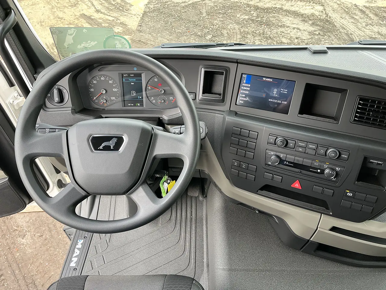 MAN TGS 41.400 BB CH 8x4 Tipper Truck 9