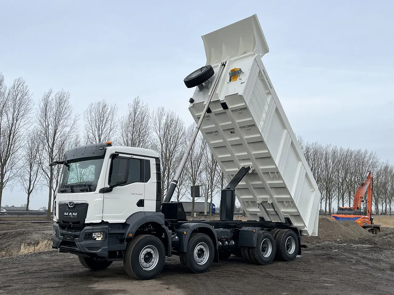 MAN TGS 41.400 BB CH 8x4 Tipper Truck 12