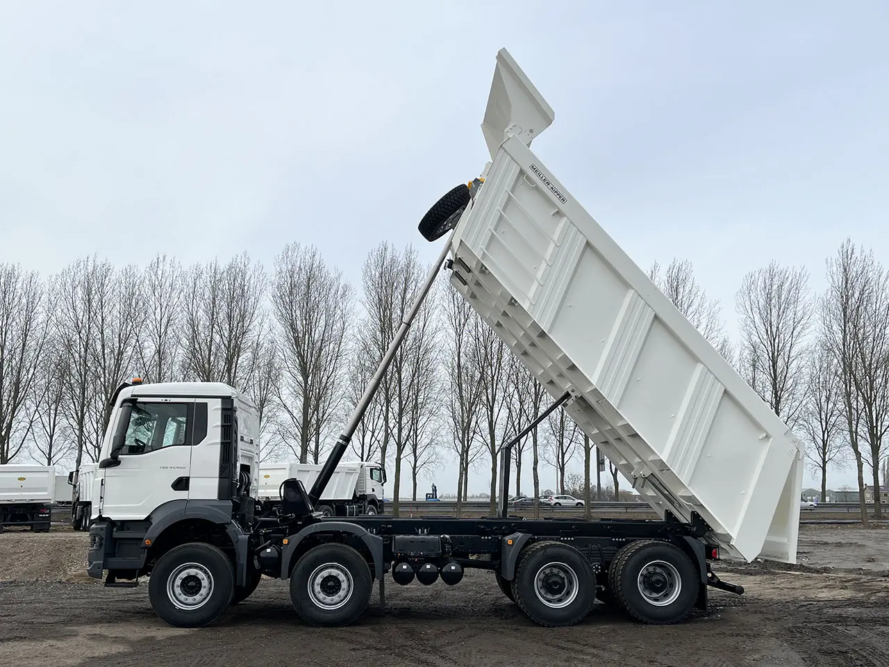 MAN TGS 41.400 BB CH 8x4 Tipper Truck 13