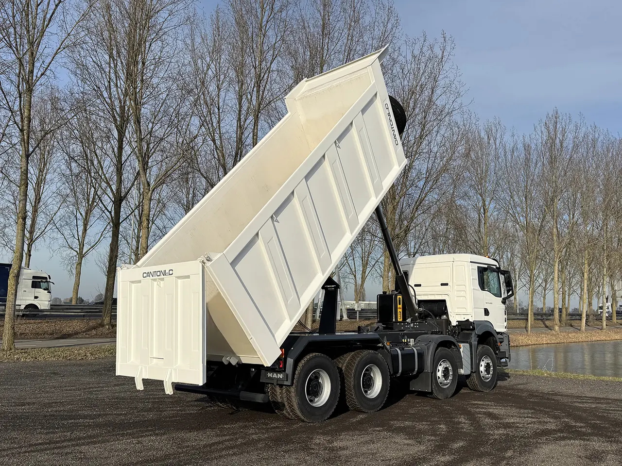MAN TGS 41.400 BB CH Benne basculante 8x4 18