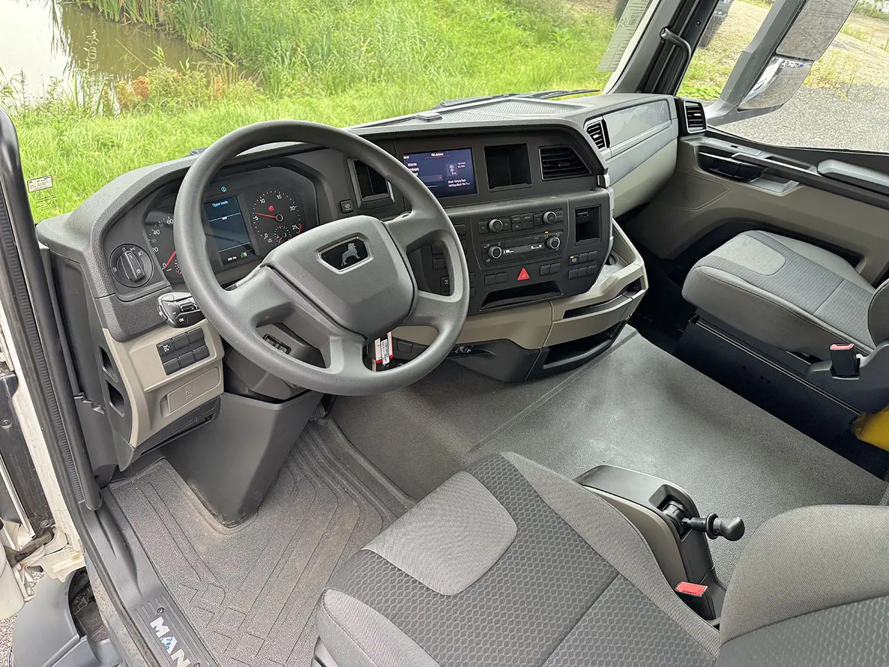 MAN TGS 41.400 BB CH Tipper Truck 8x4 3