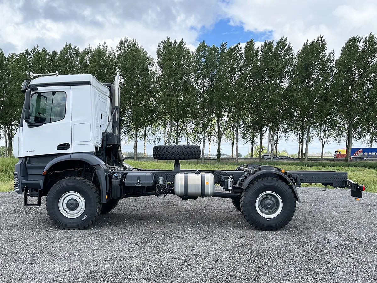 Mercedes-Benz Arocs 2033-A 4x4 Chassis Cabin