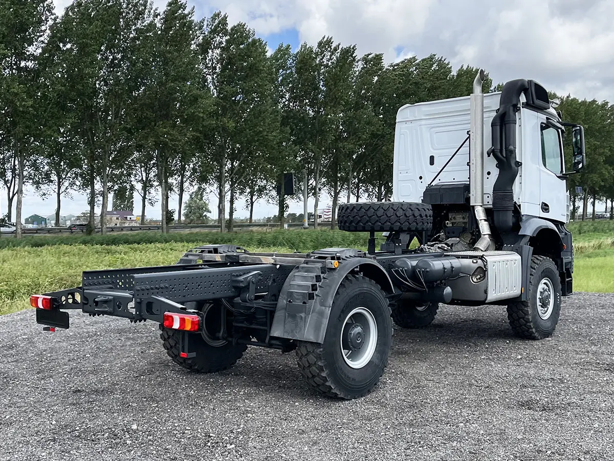 Mercedes-Benz Arocs 2033-A 4x4 Chassis Cabin 6