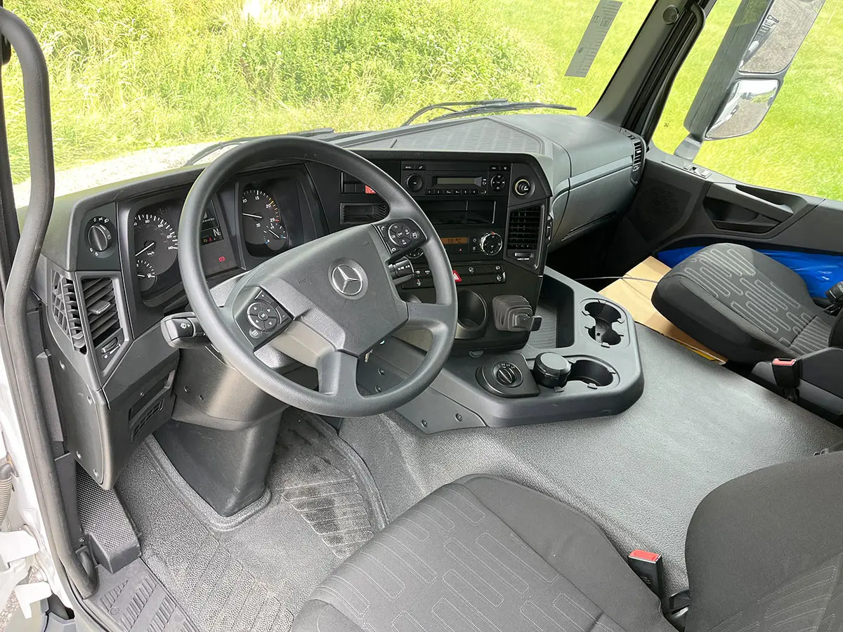 Mercedes-Benz Arocs 2033-A 4x4 Chassis Cabin 8