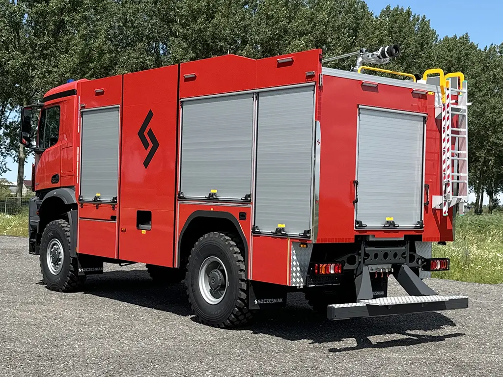 Mercedes-Benz Arocs 2036-A Camion de pompiers 4x4 3