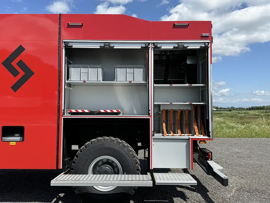 Mercedes-Benz Arocs 2036-A Camion de pompiers 4x4 14