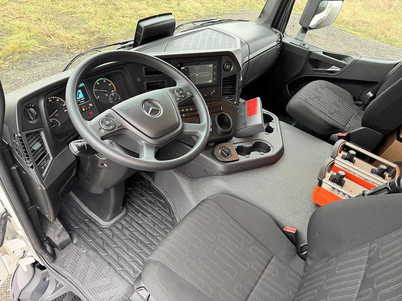 Mercedes-Benz Arocs 3340 6x4 Concrete Pump 8